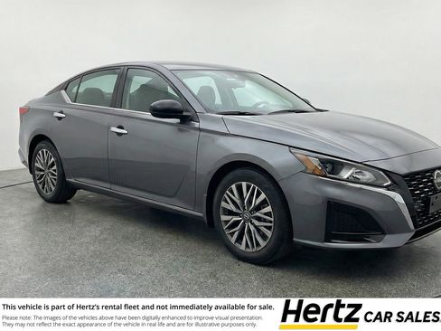 Used 2025 Nissan Altima 2.5 SV FWD image 1