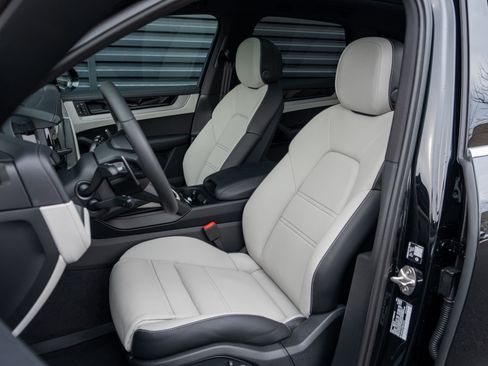 New 2026 Porsche Cayenne E-Hybrid image 5