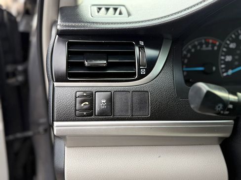 Used 2017 Toyota Camry LE image 19