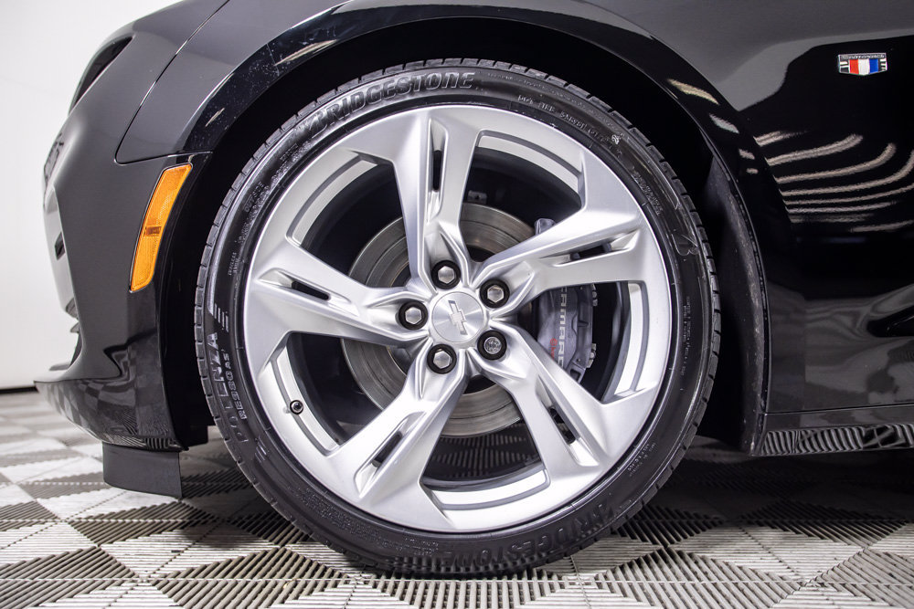 Used 2021 Chevrolet Camaro SS RWD image 9