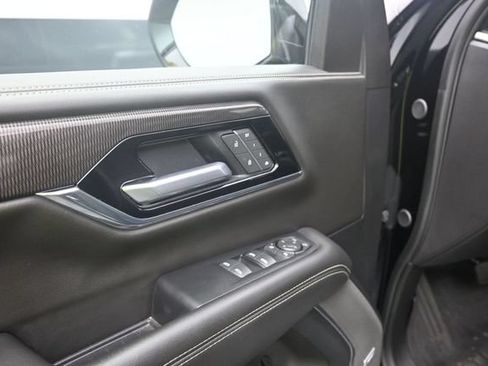 Used 2025 GMC Yukon Elevation w/ LPO, Elevation Black Package AWD/4WD image 13