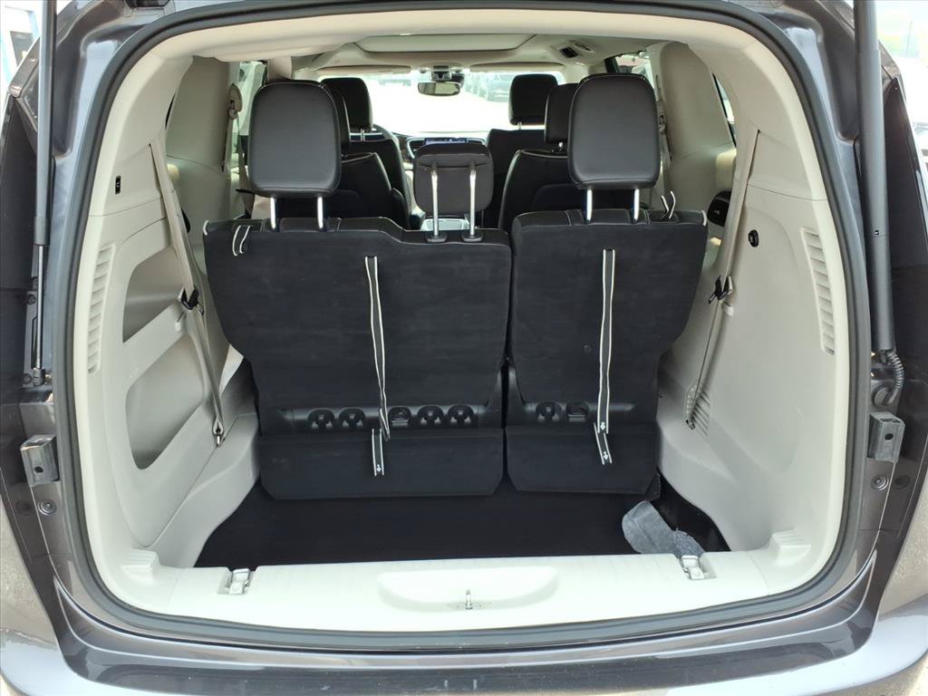 Used 2023 Chrysler Pacifica Limited FWD image 15