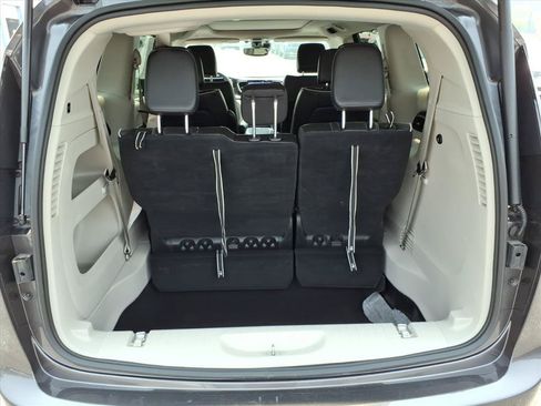 Used 2023 Chrysler Pacifica Limited FWD image 15