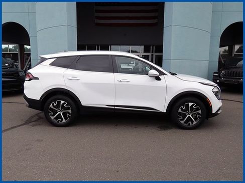 Used 2023 Kia Sportage EX AWD/4WD image 2
