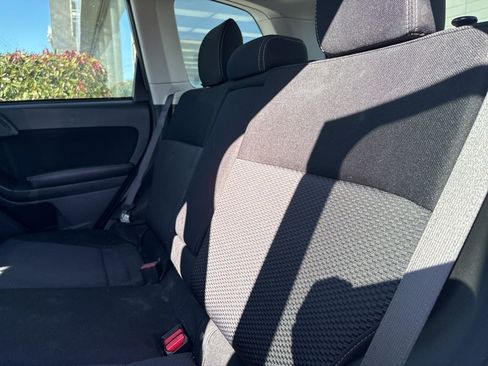 Used 2016 Subaru Forester 2.5i Premium image 12