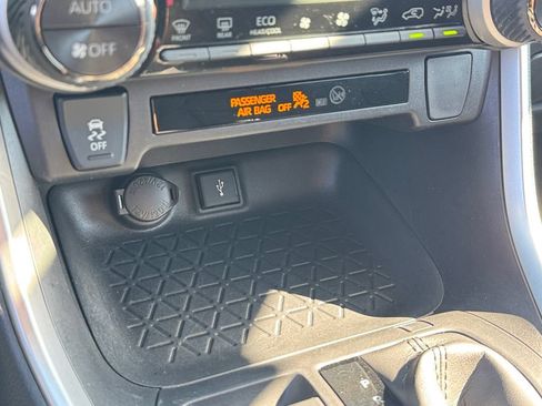Used 2021 Toyota RAV4 XLE AWD/4WD image 24
