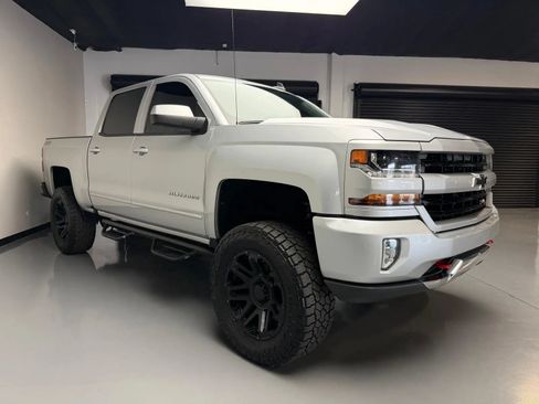 Used 2017 Chevrolet Silverado 1500 LT w/ All Star Edition AWD/4WD image 3