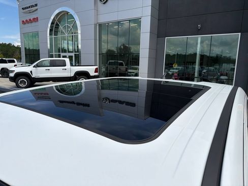 Used 2024 RAM 1500 Limited AWD/4WD image 4