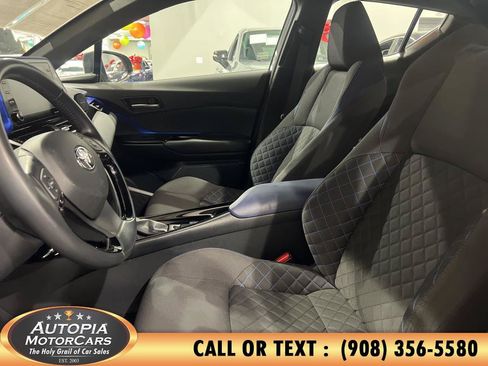 Used 2022 Toyota C-HR XLE FWD image 12