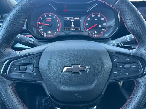 Used 2025 Chevrolet Trax RS FWD image 35