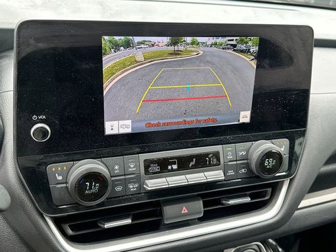 Used 2025 Toyota Grand Highlander AWD image 24