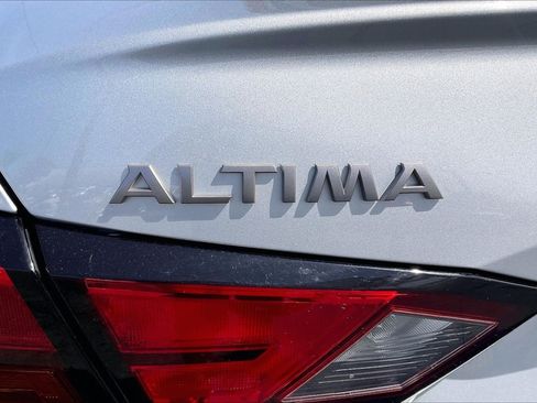 Used 2023 Nissan Altima 2.5 SV FWD image 8