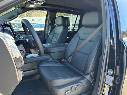 New 2026 GMC Yukon XL Denali w/ Denali Reserve Package image 25