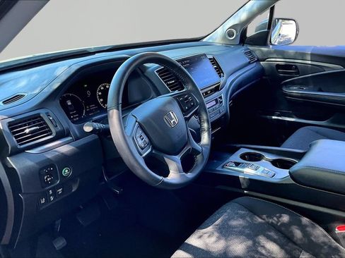 Used 2025 Honda Ridgeline Sport image 14