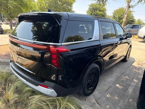 Certified 2025 Kia Carnival FWD image 12