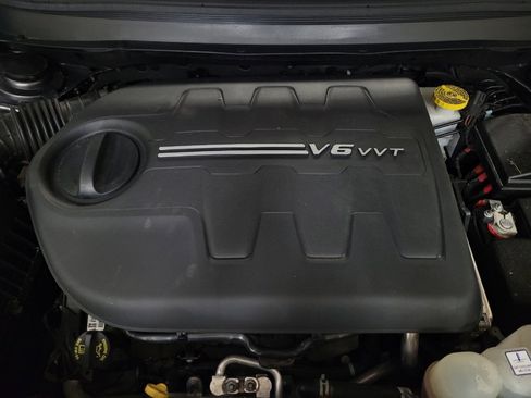 Used 2021 Jeep Cherokee Limited w/ Elite Package AWD/4WD image 30