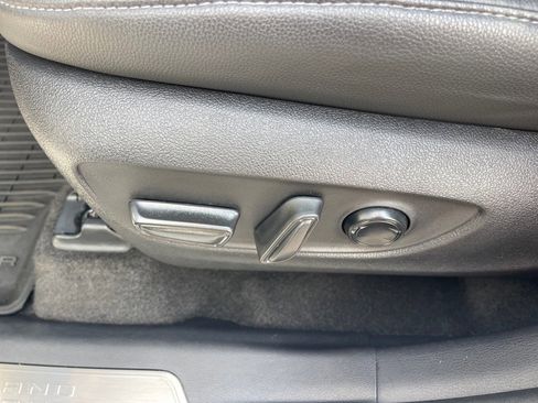 Used 2024 Toyota Grand Highlander Limited image 9