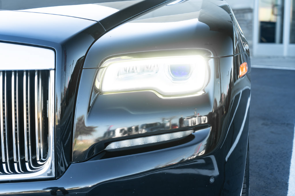 Used 2018 Rolls-Royce Dawn RWD image 4