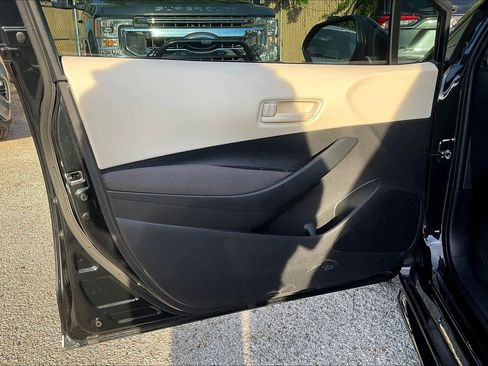 Used 2022 Toyota Corolla LE FWD image 21