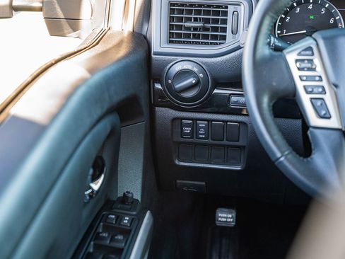 Used 2024 Nissan Titan SV w/ SV Convenience Package image 25