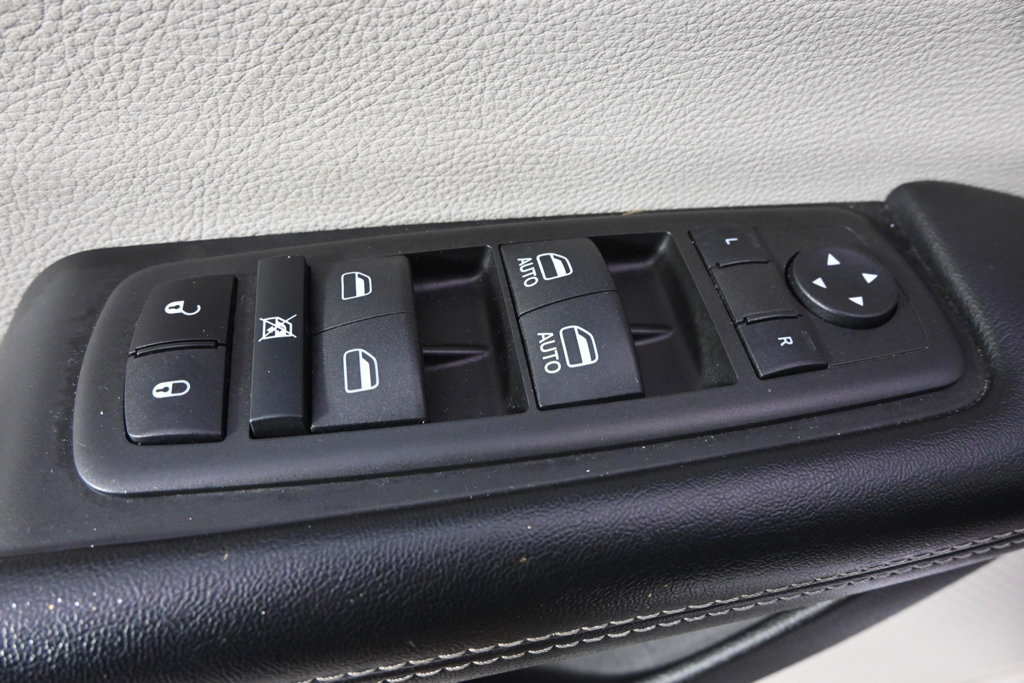 Used 2022 Chrysler Pacifica Touring-L FWD image 24