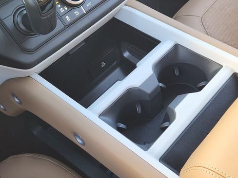 Used 2026 Land Rover Defender 130 X-Dynamic SE image 19