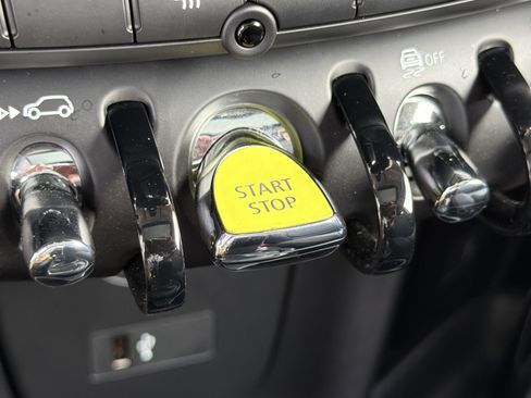 Used 2024 MINI Cooper SE FWD image 24
