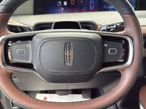 Used 2025 Lincoln Navigator Reserve AWD/4WD image 14