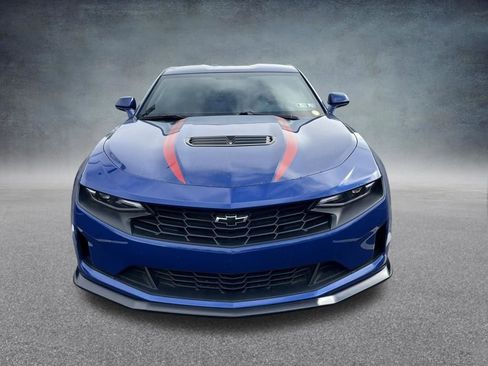 Used 2020 Chevrolet Camaro LT image 2