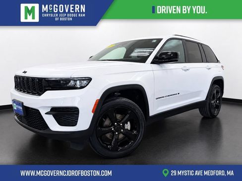 Used 2023 Jeep Grand Cherokee Altitude AWD/4WD image 1