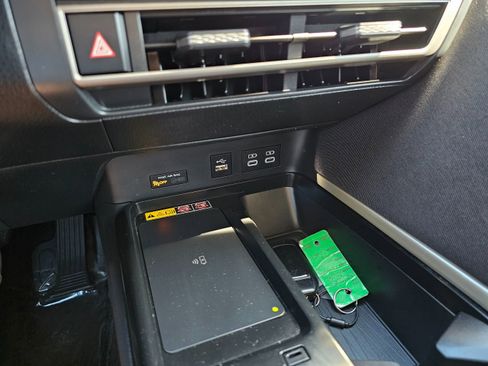 Used 2025 Toyota Camry LE image 33