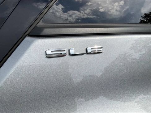 Used 2024 GMC Terrain SLE FWD image 28