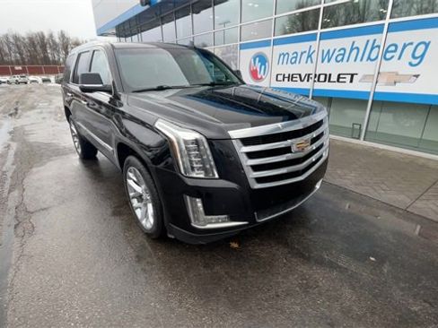 Used 2016 Cadillac Escalade Premium image 2