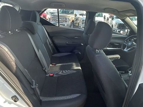 Used 2018 Nissan Kicks SV image 13