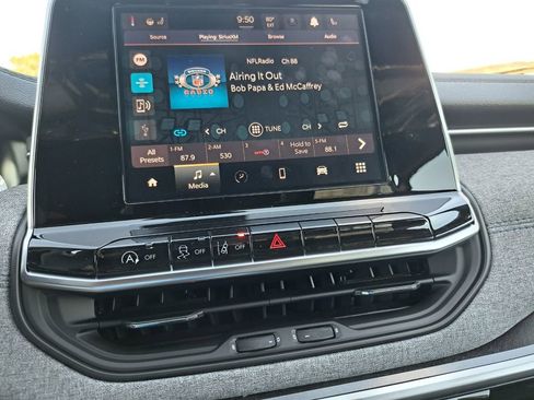 New 2026 Jeep Compass Latitude image 10