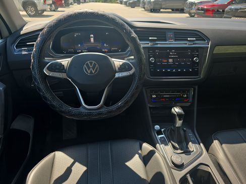 Used 2023 Volkswagen Tiguan SE AWD/4WD image 15