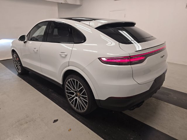Used 2023 Porsche Cayenne Platinum Edition AWD/4WD image 11
