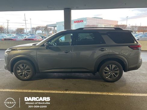 Used 2022 Nissan Pathfinder SV image 1