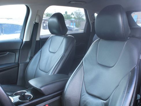 Used 2017 Ford Edge Titanium w/ Technology Package FWD image 11