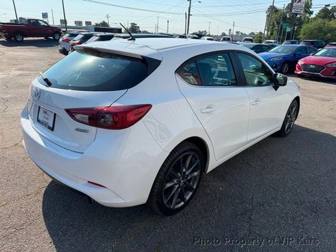 Used 2018 MAZDA MAZDA3 Touring FWD image 5