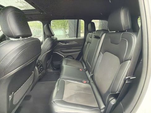 Used 2022 Jeep Grand Cherokee Altitude AWD/4WD image 22