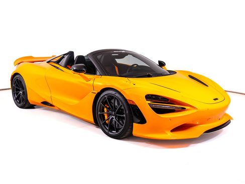Used 2026 McLaren 750S Spider RWD image 9