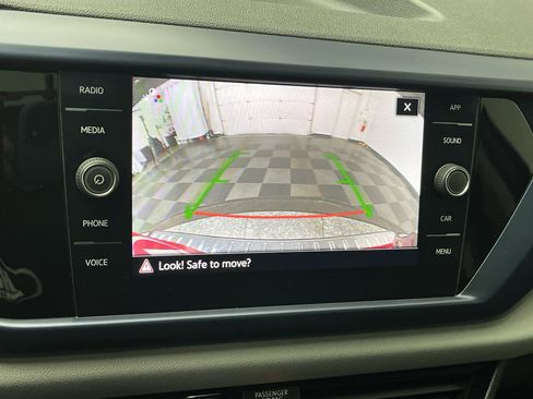 Used 2022 Volkswagen Taos SE image 5