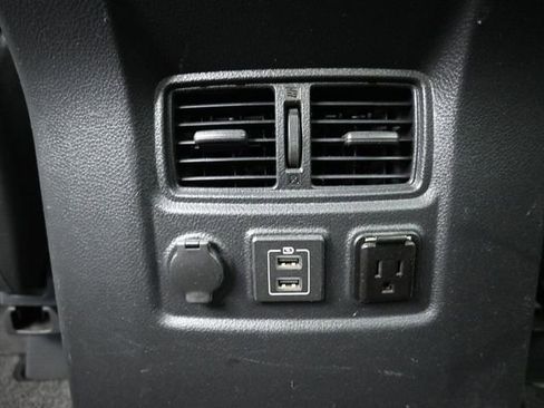 Used 2021 Nissan Titan SV w/ SV Convenience Package image 24