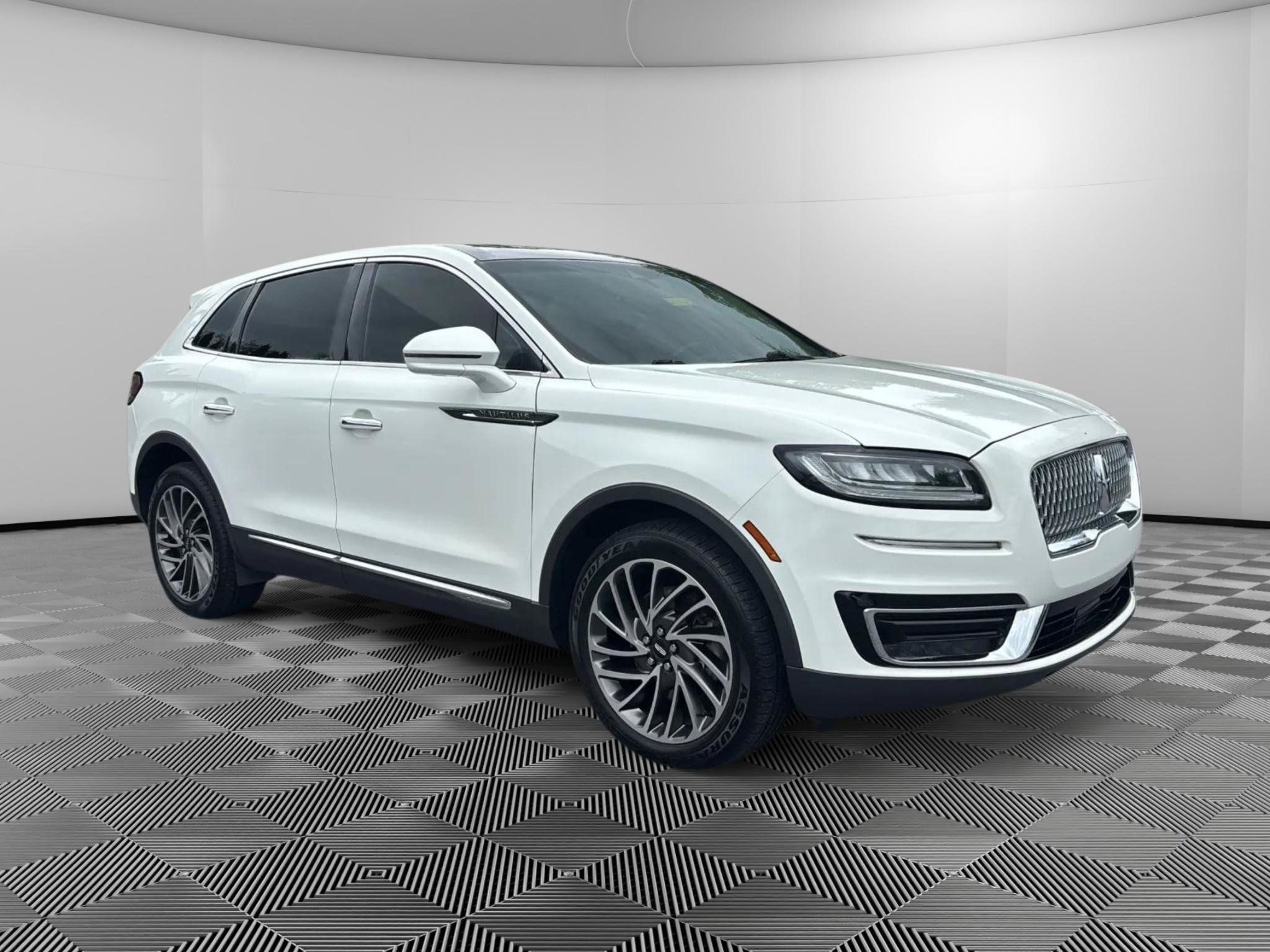 Used 2020 Lincoln Nautilus Reserve AWD/4WD image 2