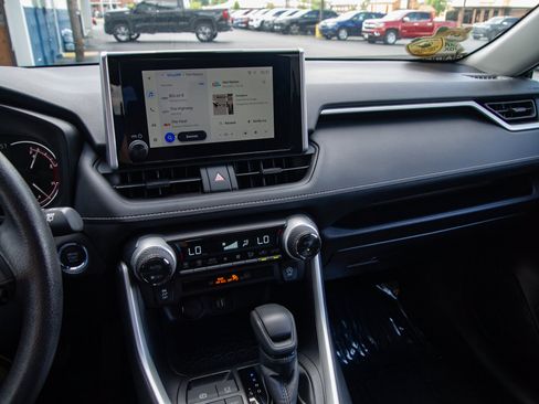 Used 2025 Toyota RAV4 XLE AWD/4WD image 16