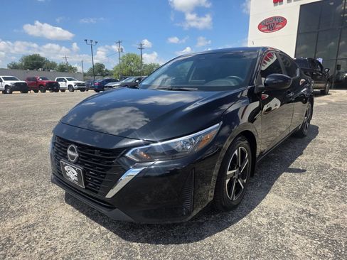 Used 2024 Nissan Sentra SV FWD image 3