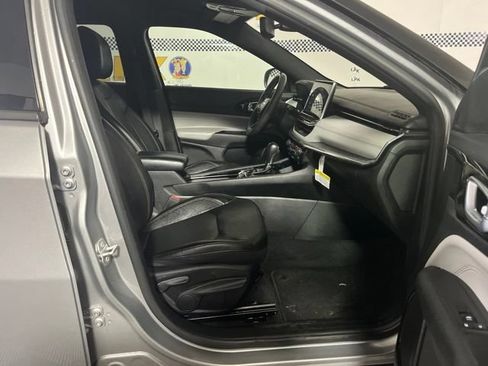 Used 2023 Jeep Compass Limited AWD/4WD image 13
