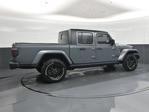 Used 2024 Jeep Gladiator Sport AWD/4WD image 3