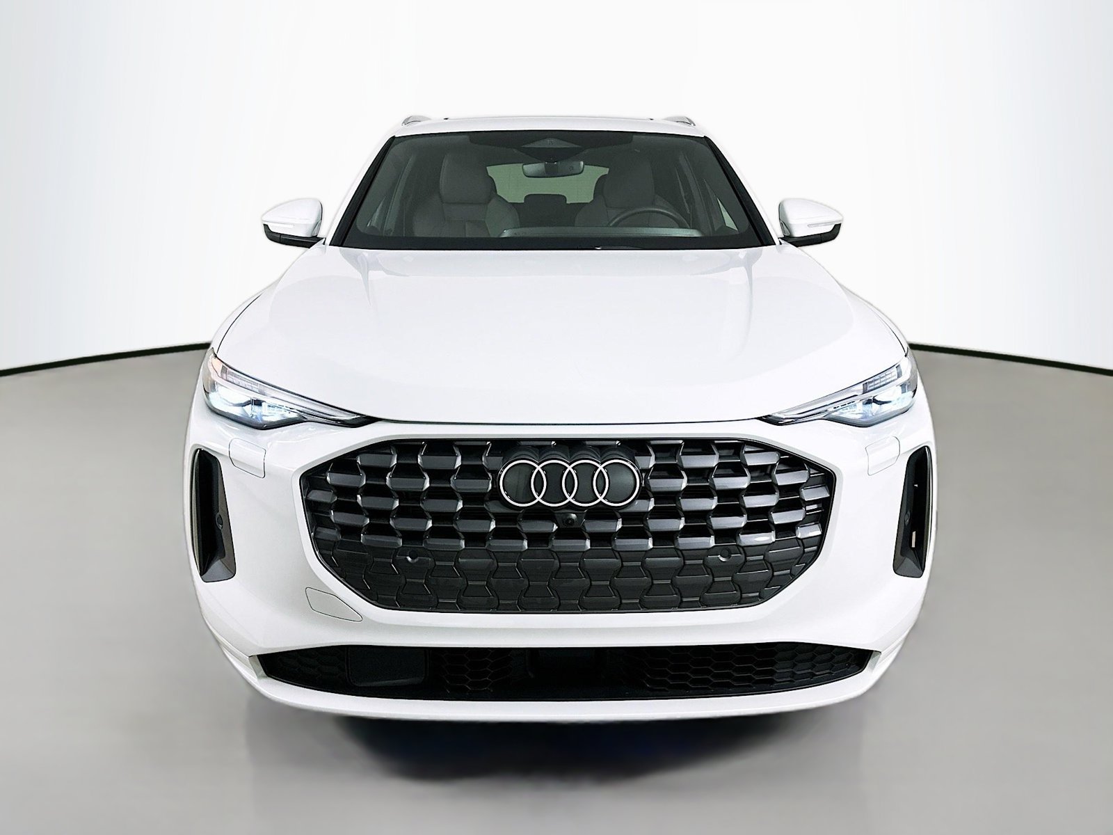 Used 2025 Audi Q5 Premium w/ Premium Plus AWD/4WD image 2